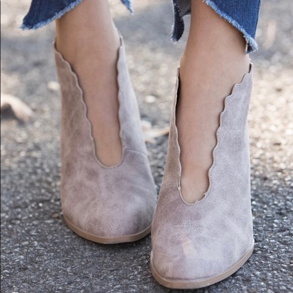 🆕Kira Booties in Taupe - Picture 2 of 8